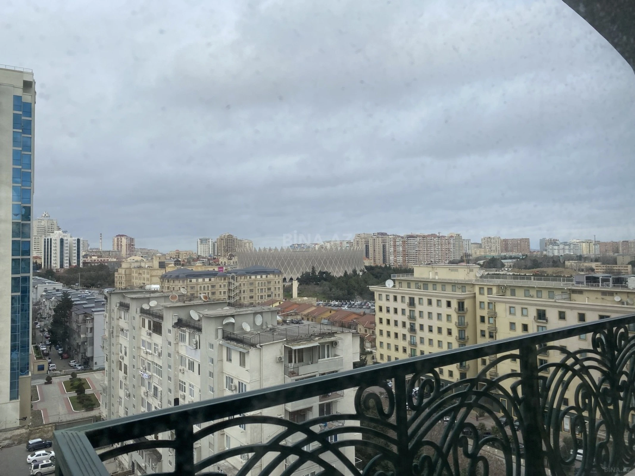 Satılır 4 otaqlı mənzil 248.5 m²