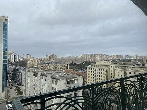 Satılır 4 otaqlı mənzil 248.5 m²