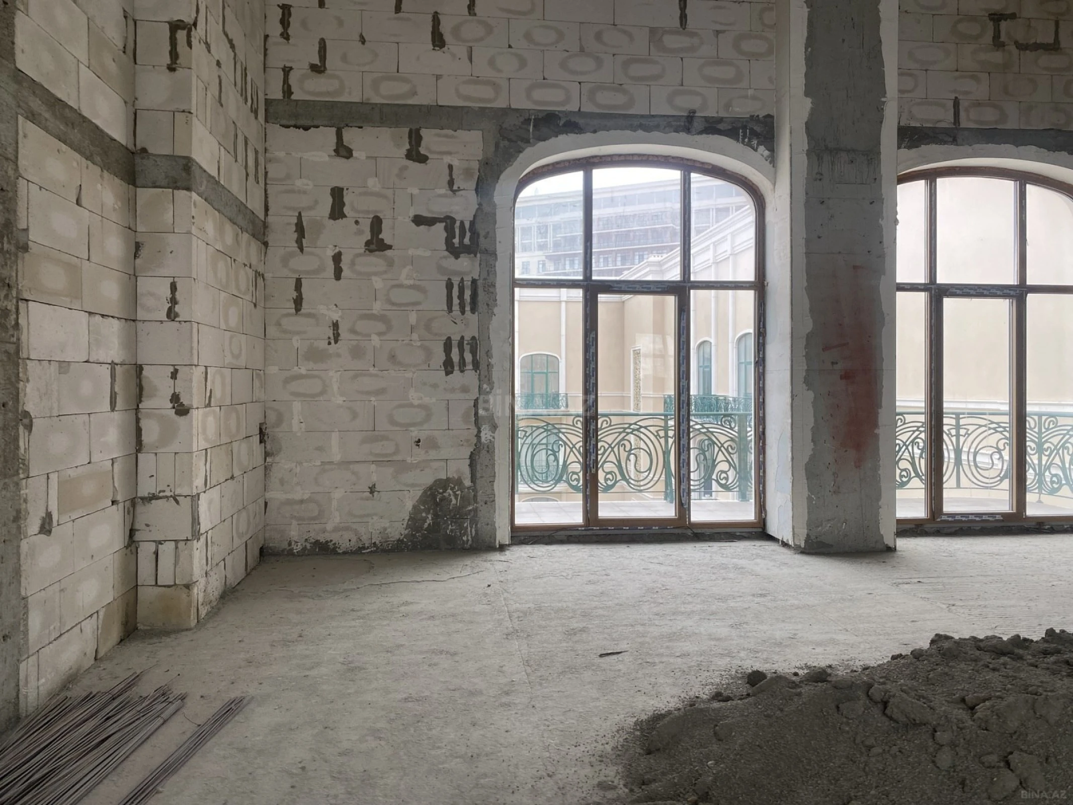 Satılır 4 otaqlı mənzil 248.5 m²