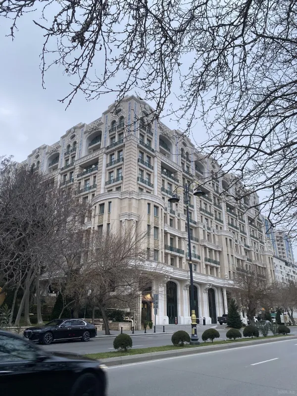 Satılır 4 otaqlı mənzil 248.5 m²
