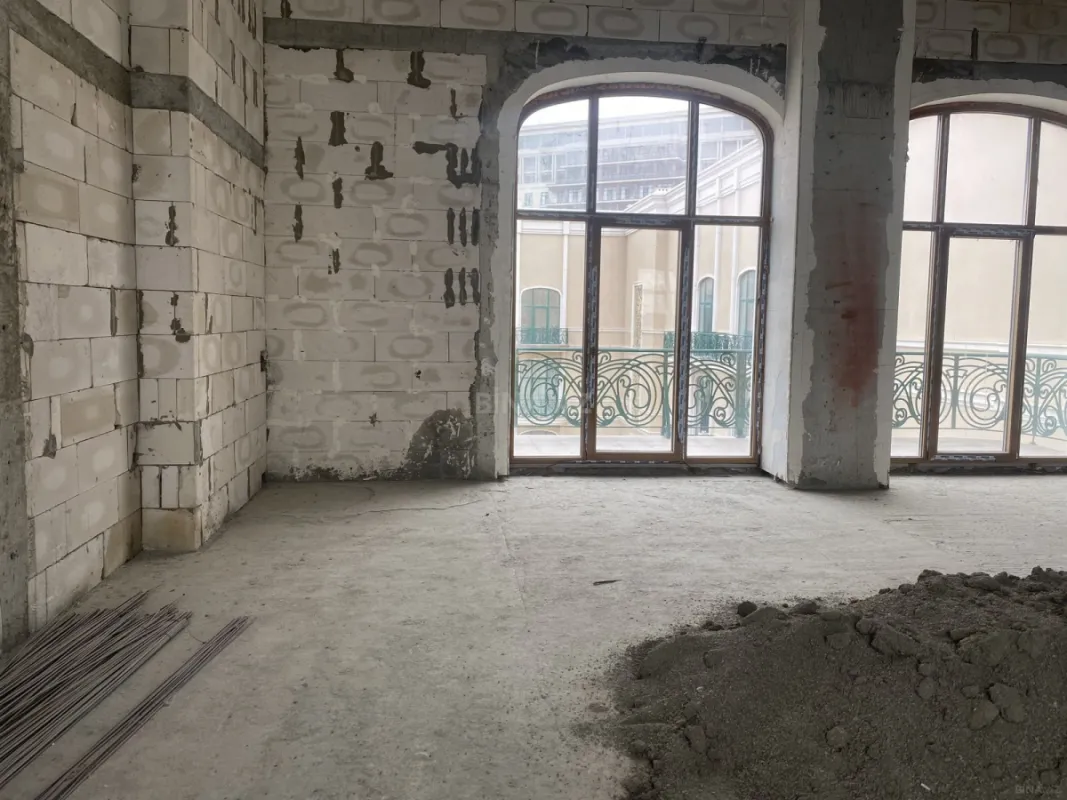 Satılır 4 otaqlı mənzil 248.5 m²