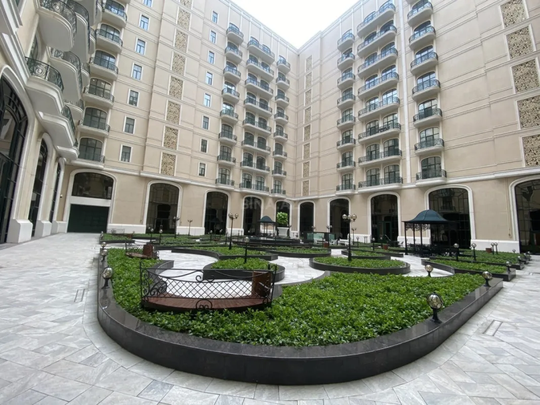 Satılır 4 otaqlı mənzil 248.5 m²