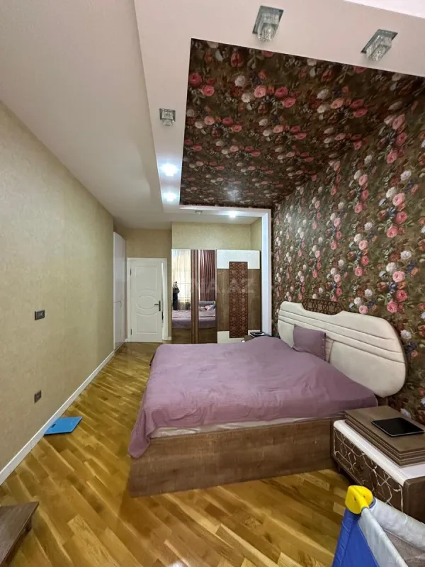 Satılır 3 otaqlı mənzil 127 m²