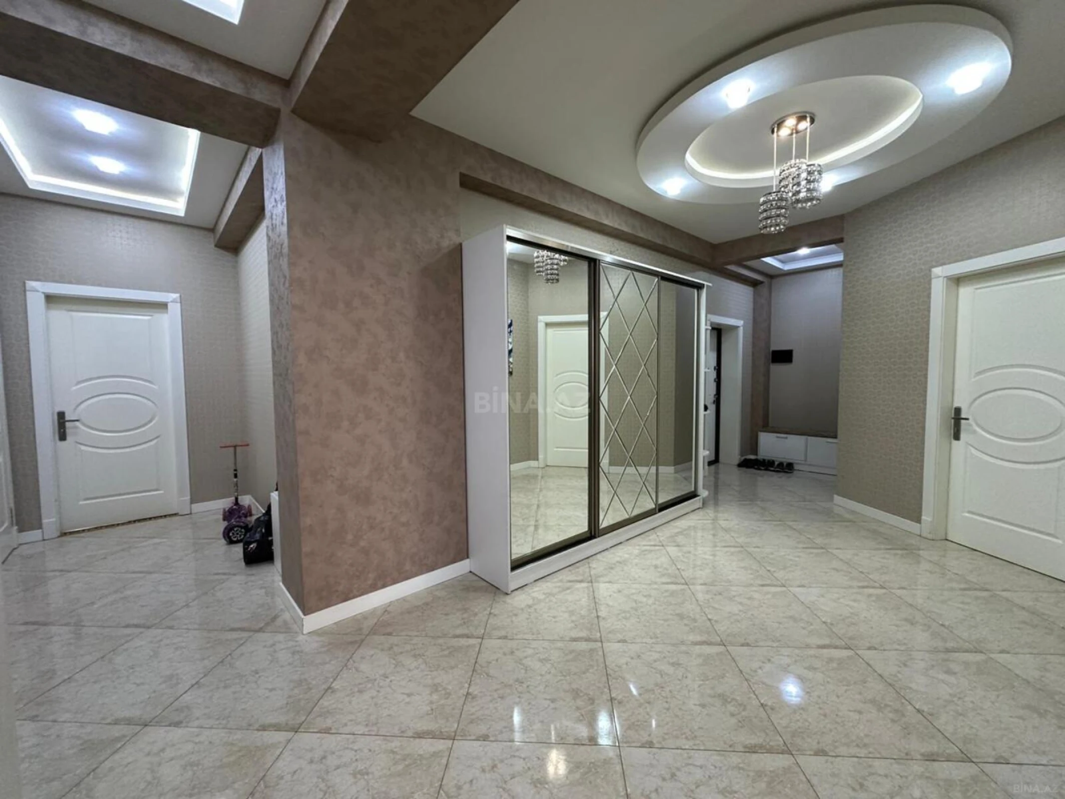 Satılır 3 otaqlı mənzil 127 m²