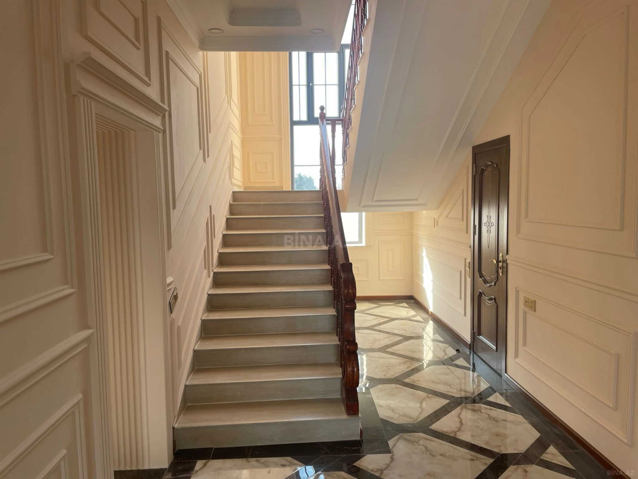 Satılır 6 otaqlı həyət evi 250 m²