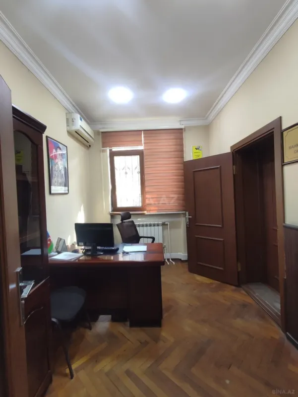 Kirayə verilir 20 otaqlı ofis 640 m²
