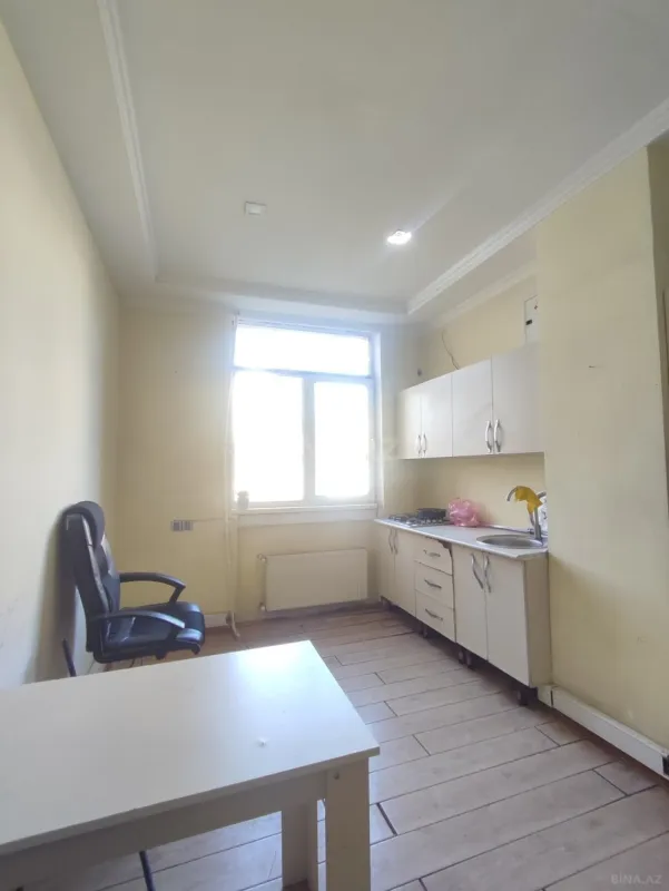 Kirayə verilir 20 otaqlı ofis 640 m²