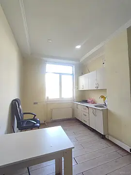 Kirayə verilir 20 otaqlı ofis 640 m²