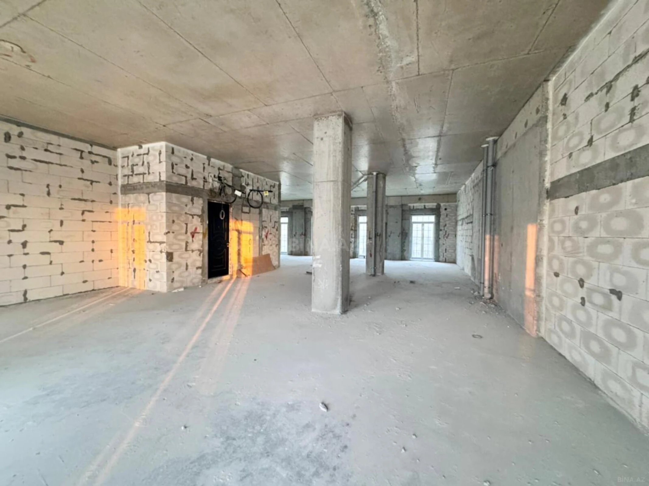 Satılır 4 otaqlı mənzil 185 m²