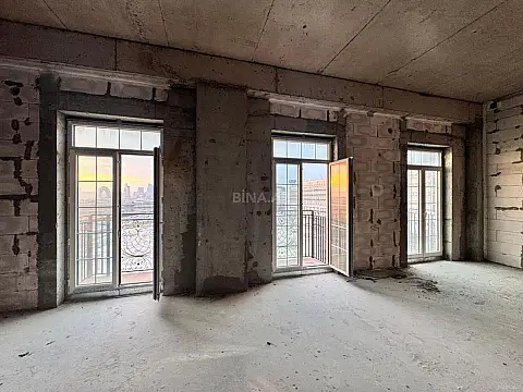 Satılır 4 otaqlı mənzil 185 m²