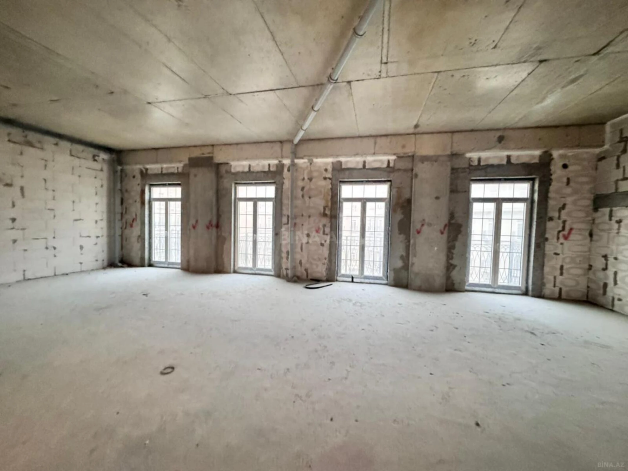 Satılır 4 otaqlı mənzil 185 m²