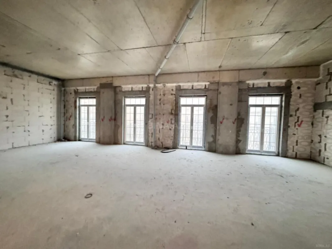 Satılır 4 otaqlı mənzil 185 m²