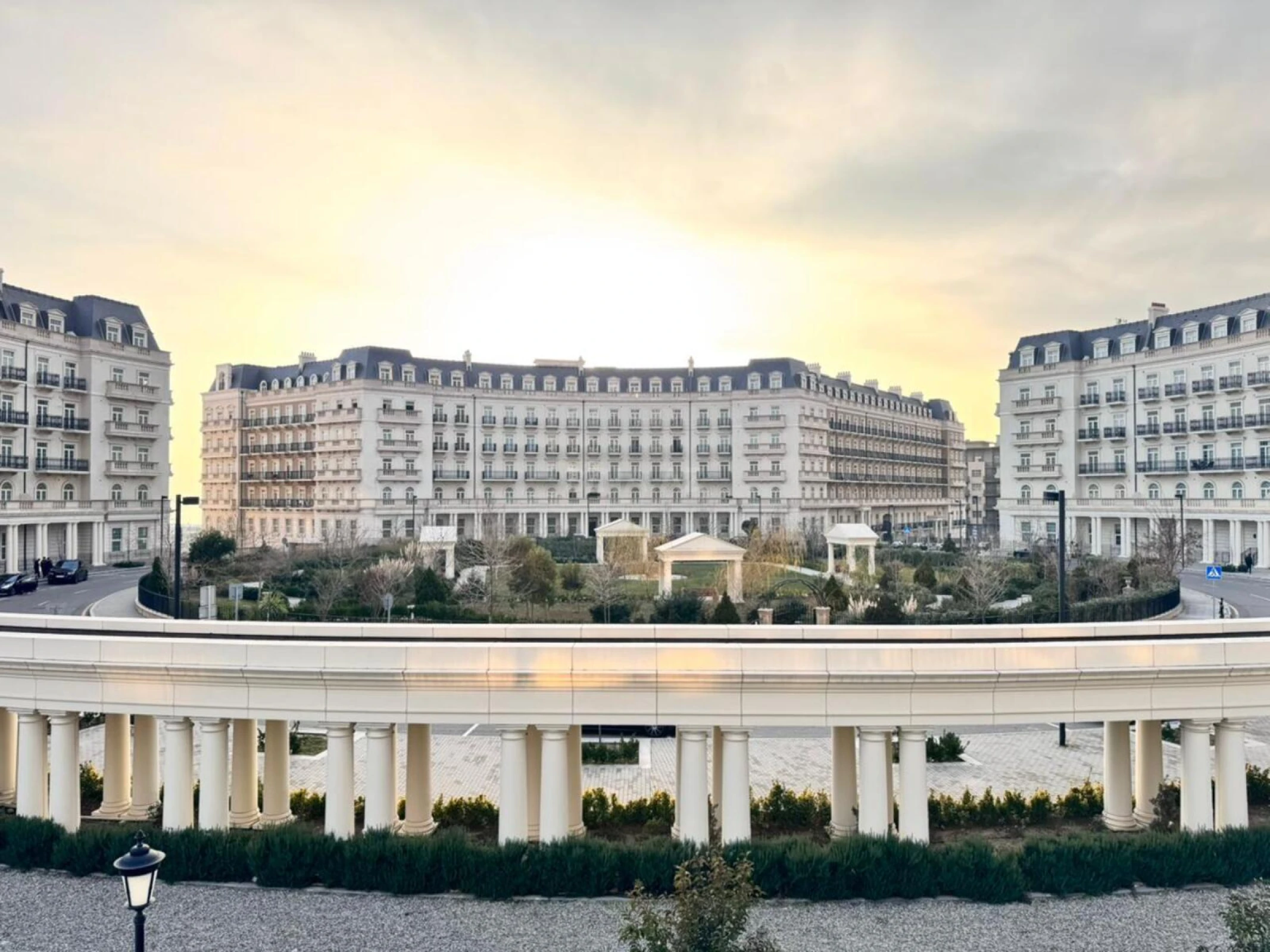 Satılır 4 otaqlı mənzil 185 m²