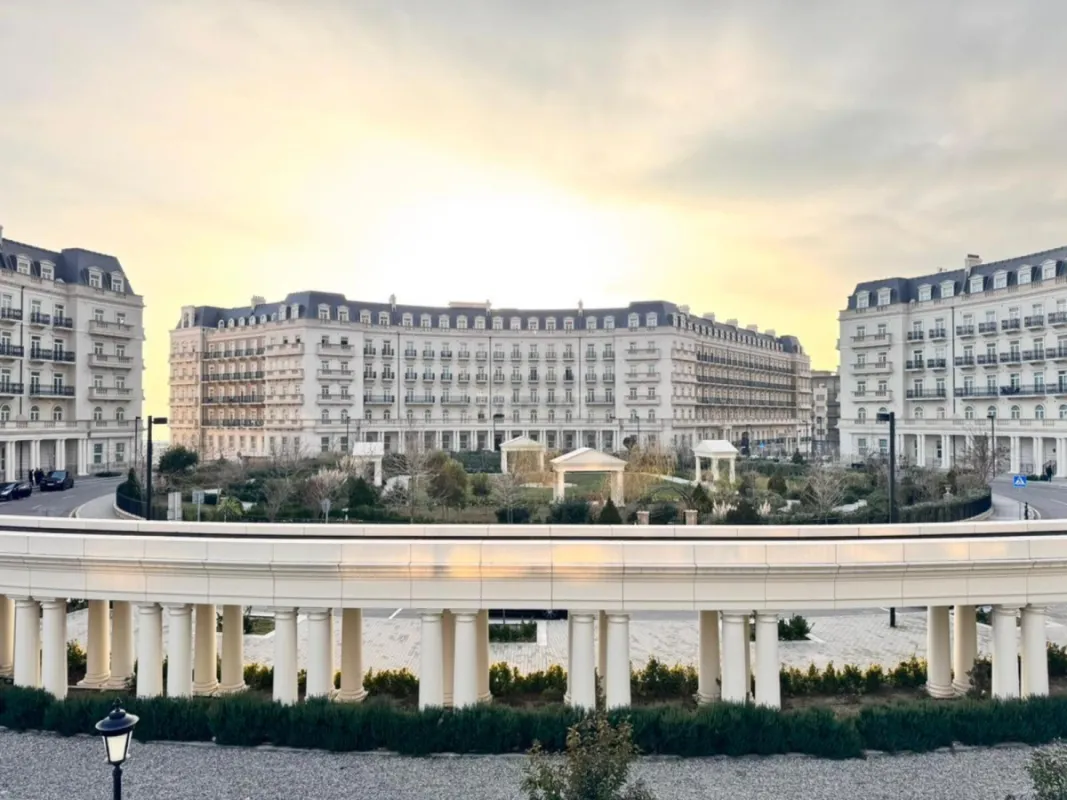 Satılır 4 otaqlı mənzil 185 m²