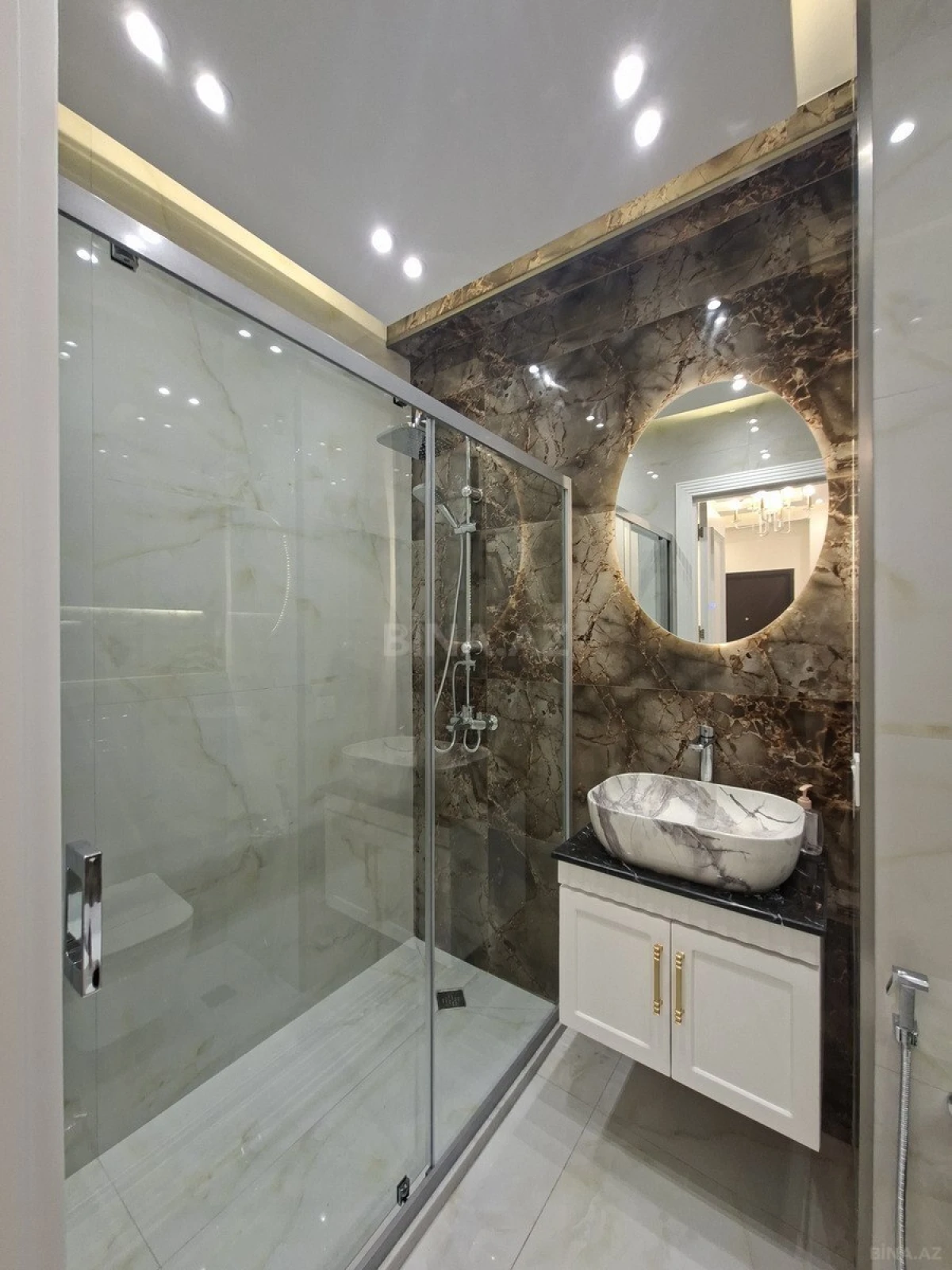 Satılır 3 otaqlı mənzil 99 m²