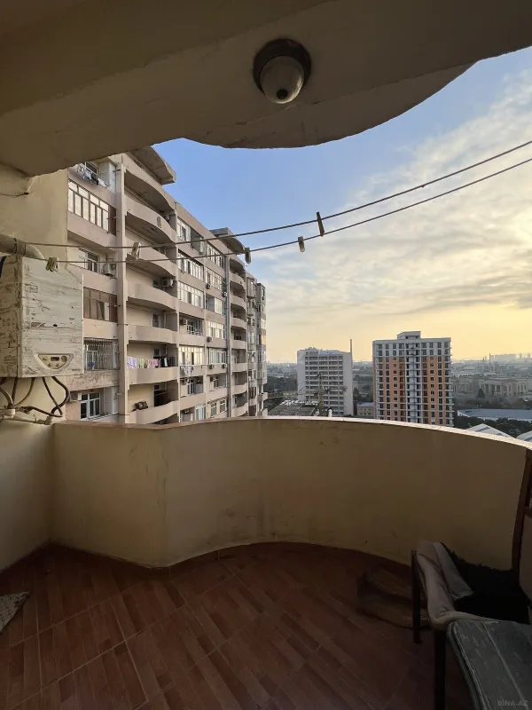Satılır 2 otaqlı mənzil 71 m²