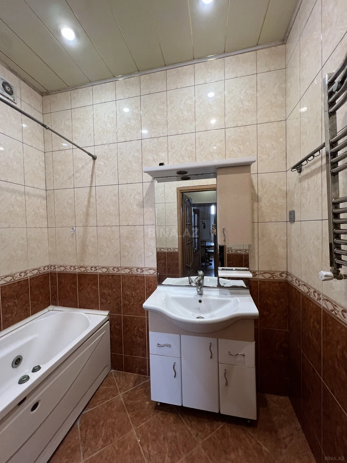 Satılır 2 otaqlı mənzil 71 m²