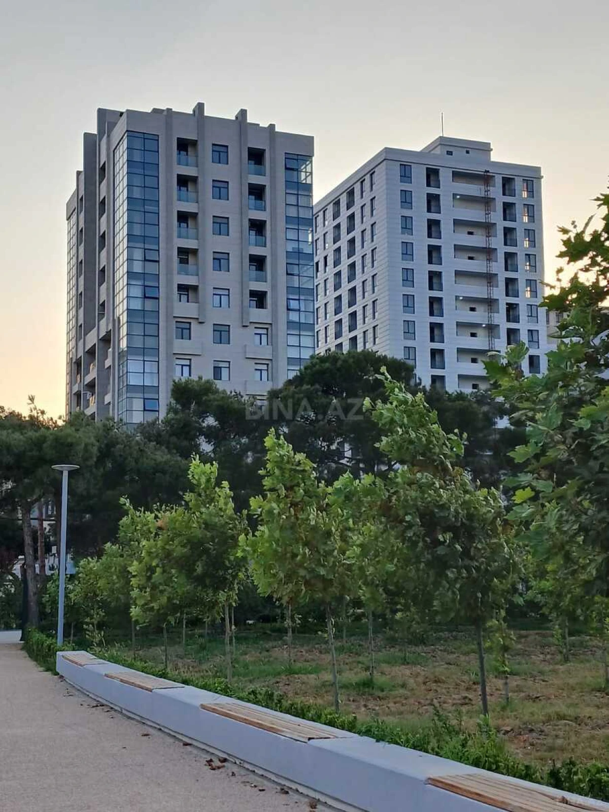 Satılır 2 otaqlı mənzil 111 m²