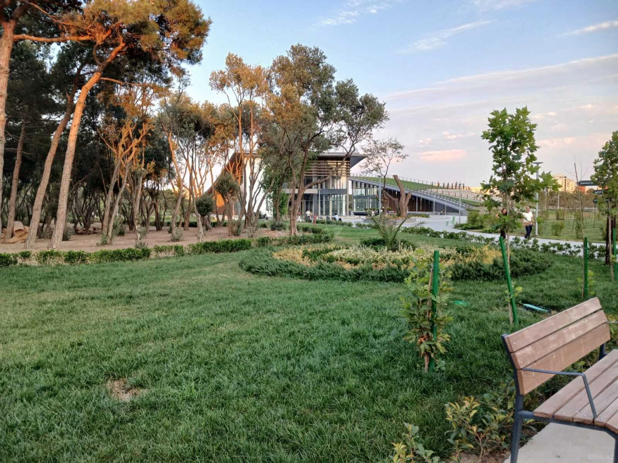 Satılır 2 otaqlı mənzil 111 m²