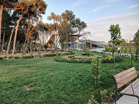 Satılır 2 otaqlı mənzil 111 m²