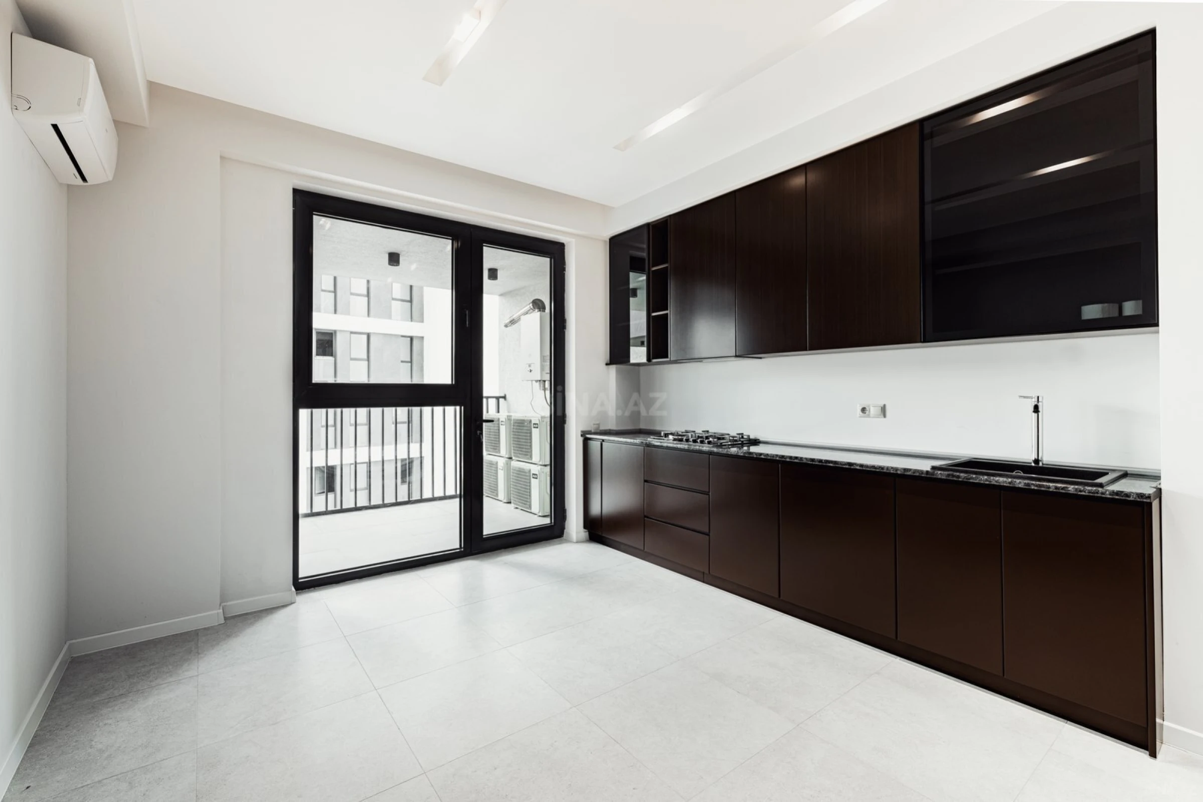Satılır 3 otaqlı mənzil 150 m²