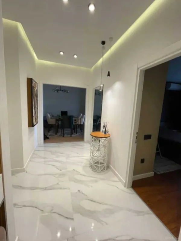 Kirayə verilir 2 otaqlı mənzil 80 m²