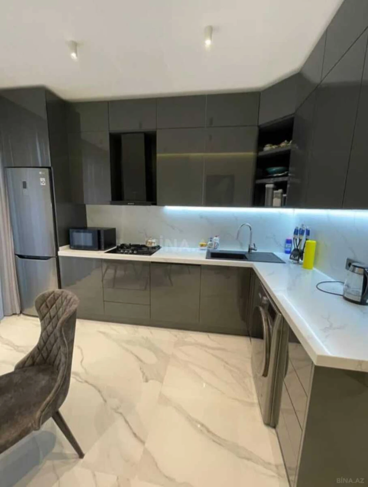 Kirayə verilir 2 otaqlı mənzil 80 m²