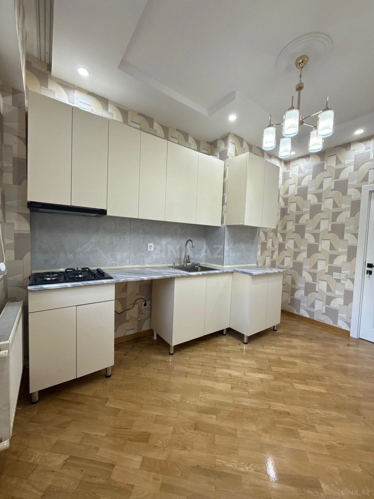 Satılır 3 otaqlı mənzil 83 m²