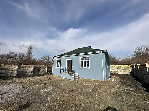 Satılır 3 otaqlı həyət evi 100 m²