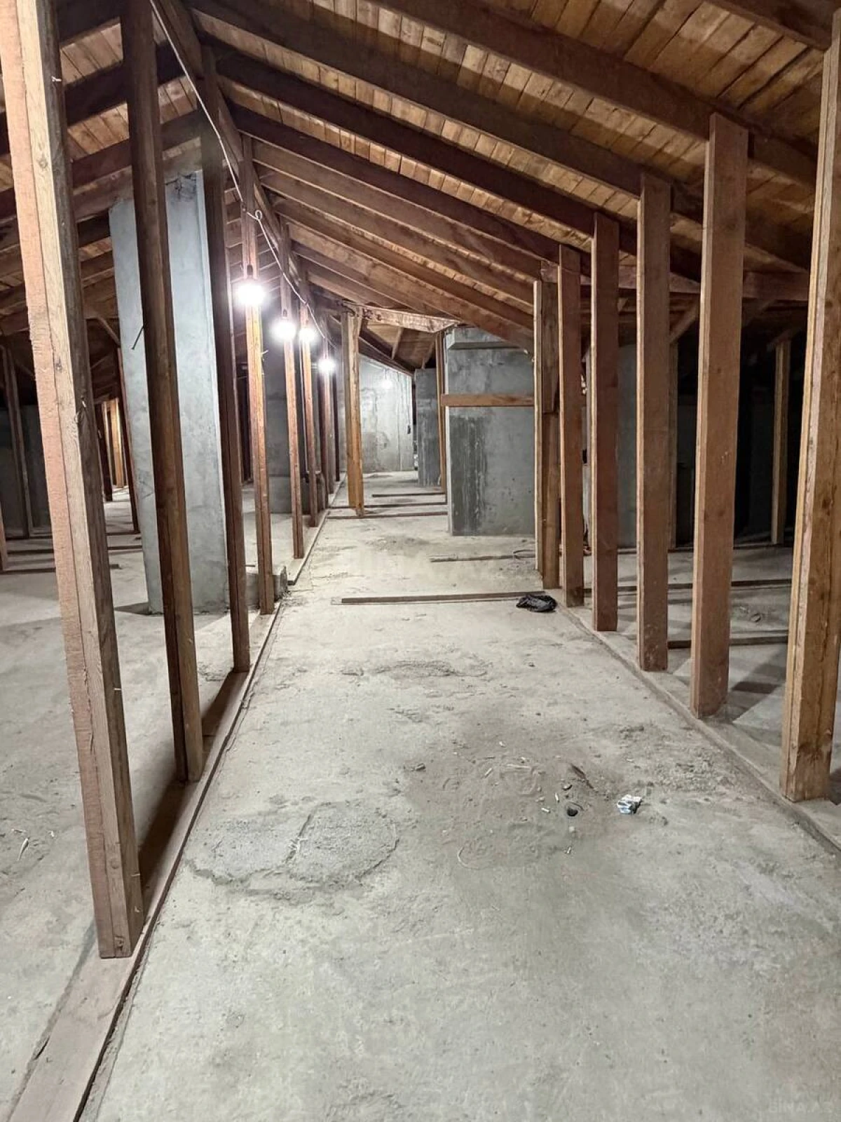 Satılır 4 otaqlı mənzil 198 m²