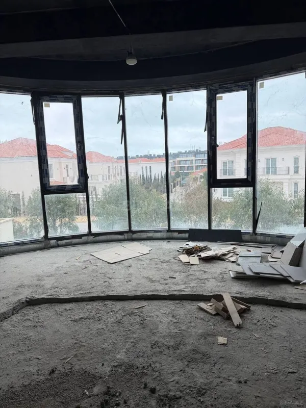 Satılır 4 otaqlı mənzil 198 m²