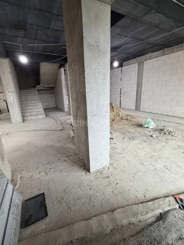 Satılır 4 otaqlı mənzil 198 m²