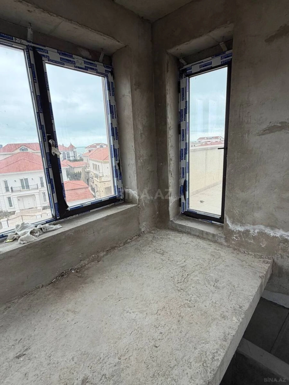 Satılır 4 otaqlı mənzil 198 m²