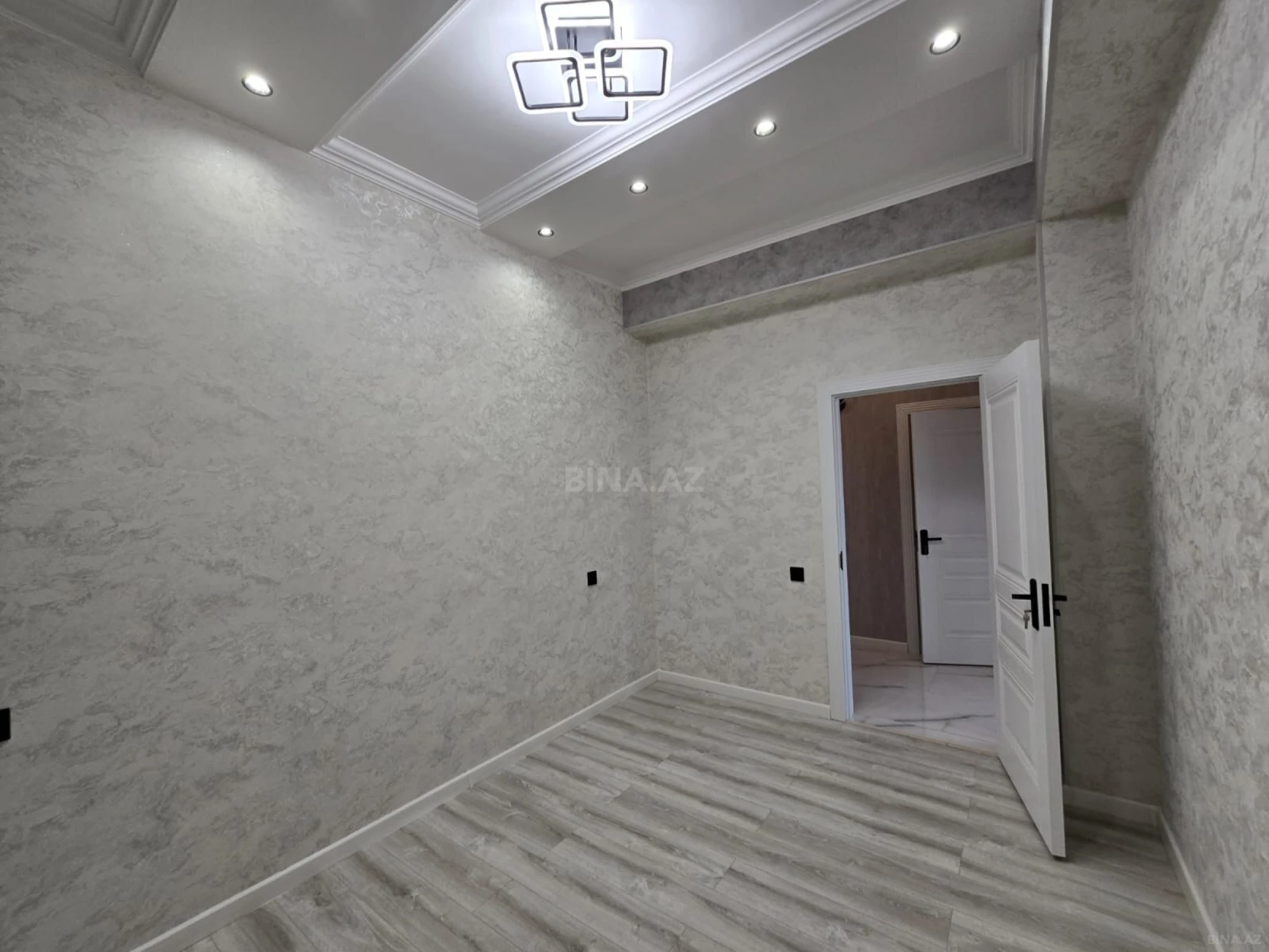 Satılır 3 otaqlı mənzil 96 m²