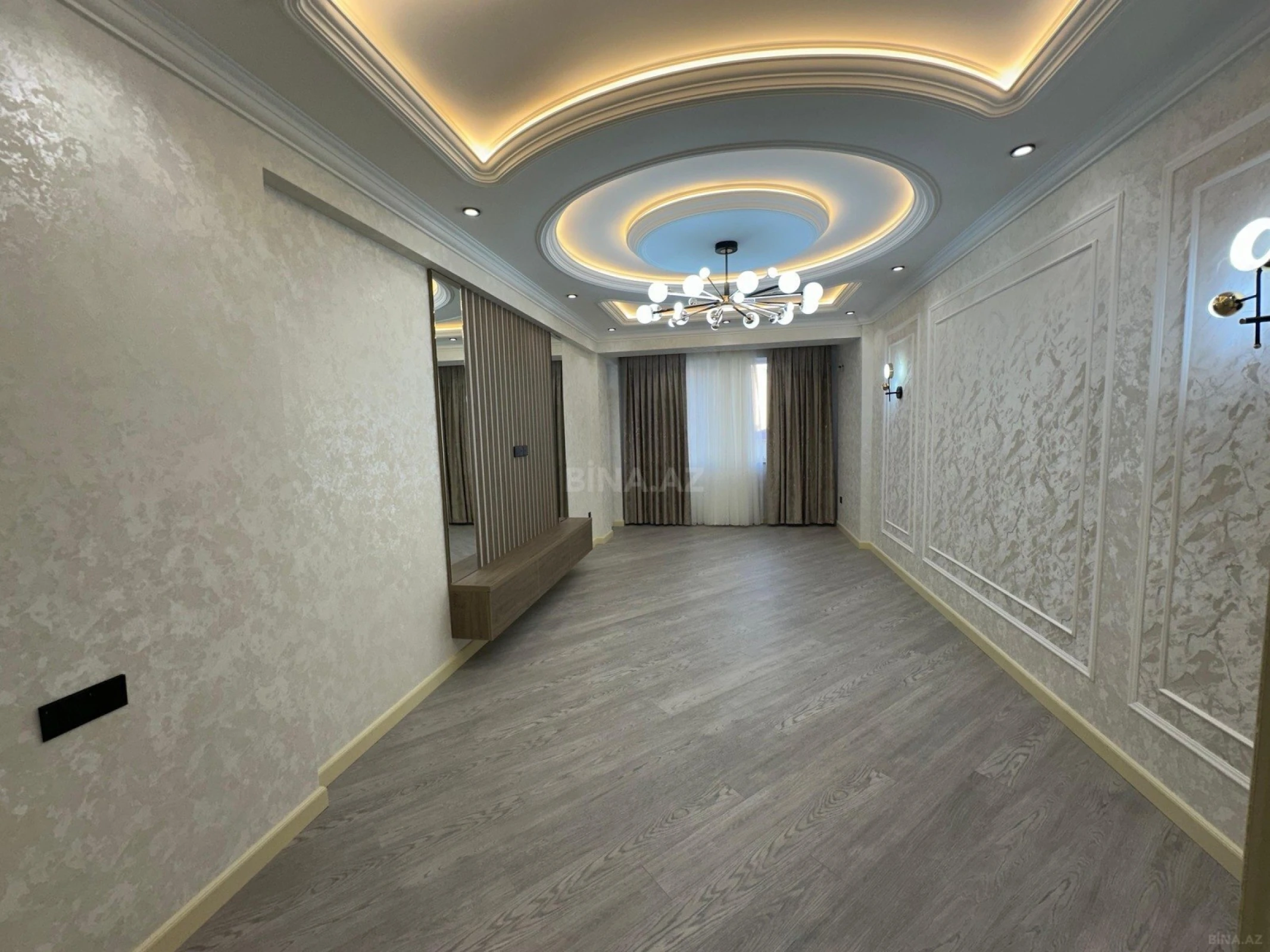 Satılır 4 otaqlı mənzil 135 m²