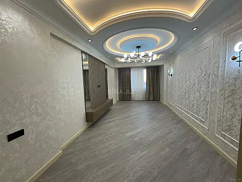 Satılır 4 otaqlı mənzil 135 m²