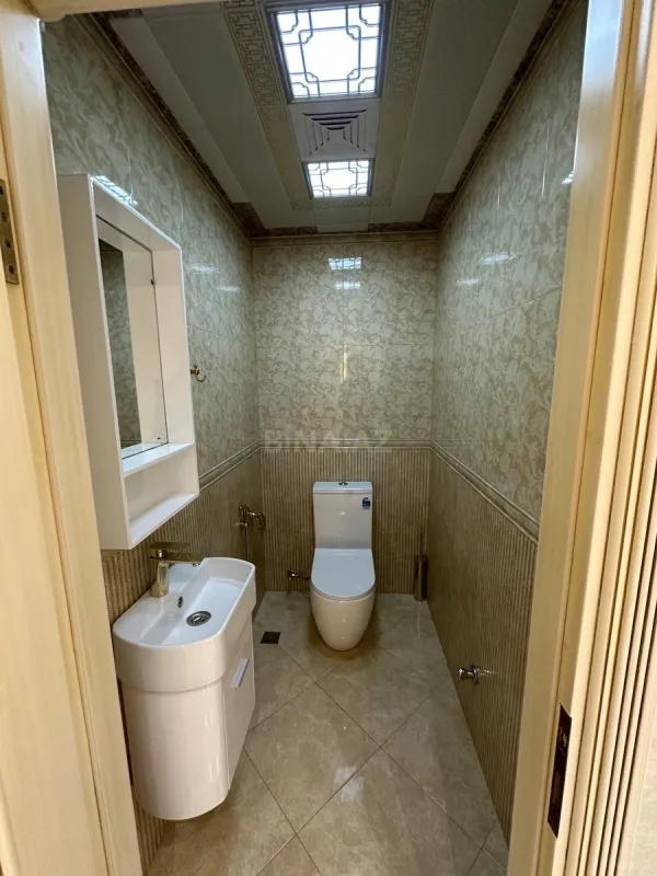 Satılır 4 otaqlı mənzil 135 m²