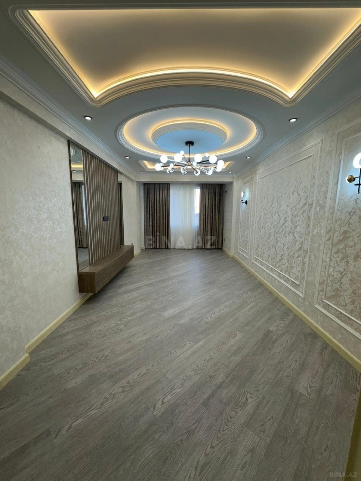 Satılır 4 otaqlı mənzil 135 m²