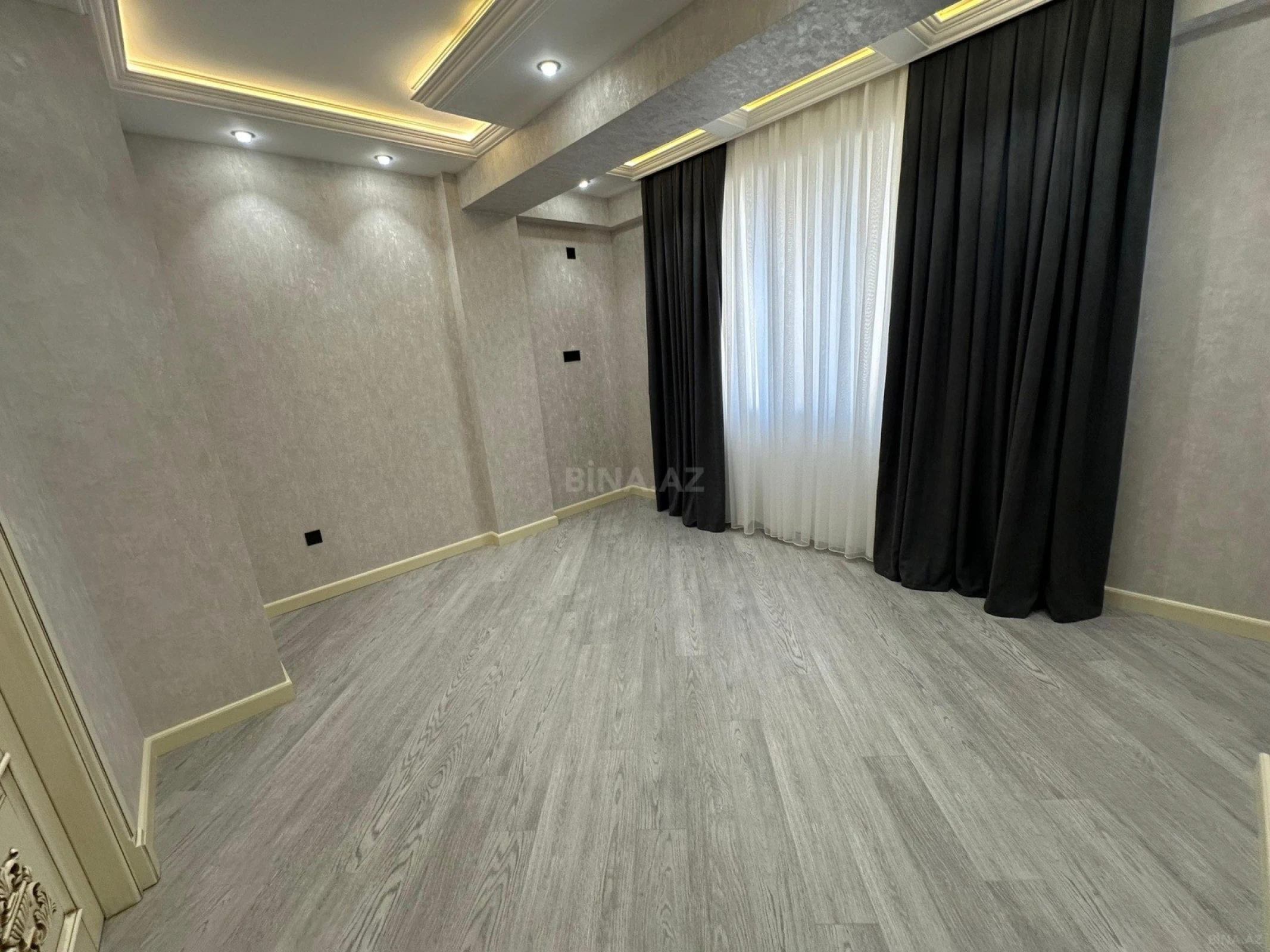 Satılır 4 otaqlı mənzil 135 m²