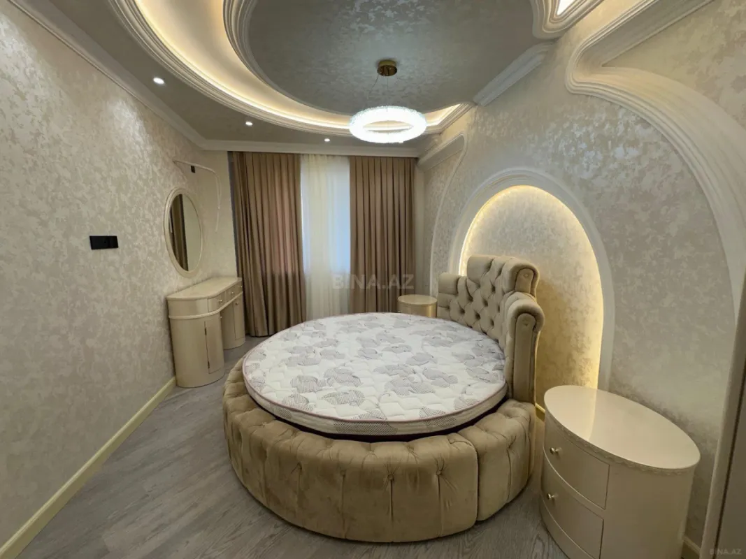 Satılır 4 otaqlı mənzil 135 m²