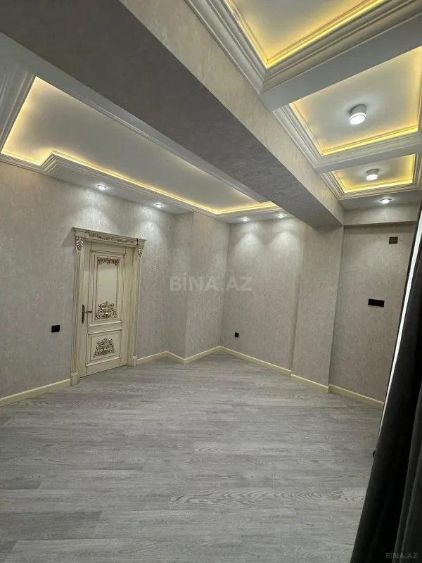 Satılır 4 otaqlı mənzil 135 m²
