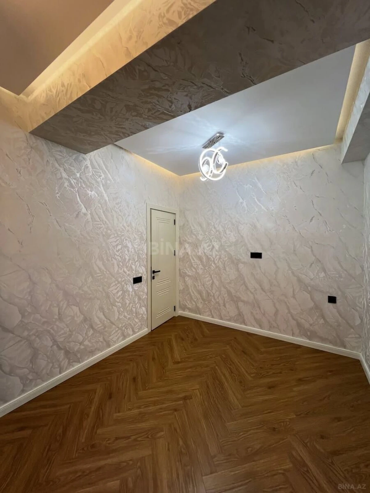 Satılır 3 otaqlı mənzil 115 m²
