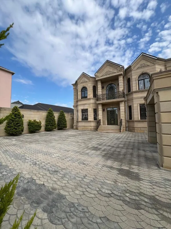 Satılır 7 otaqlı həyət evi 285 m²