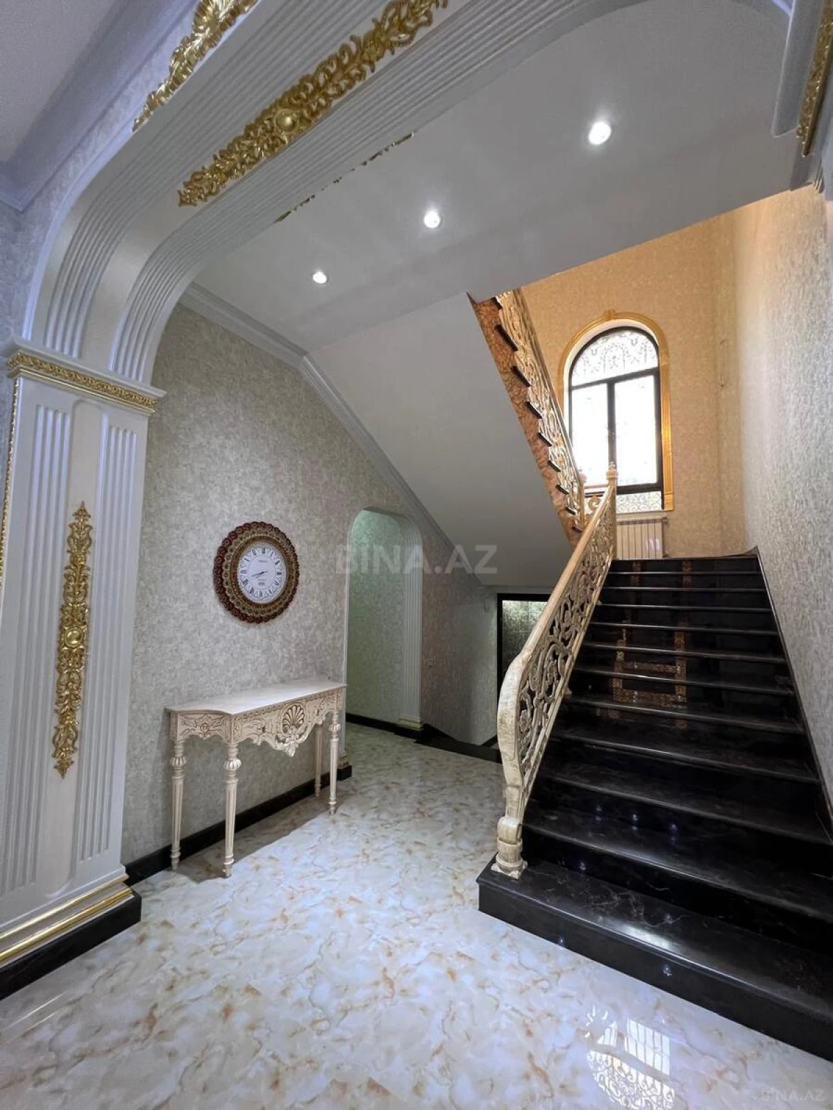 Satılır 7 otaqlı həyət evi 285 m²