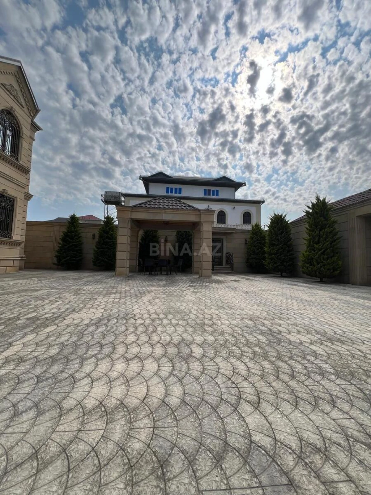 Satılır 7 otaqlı həyət evi 285 m²