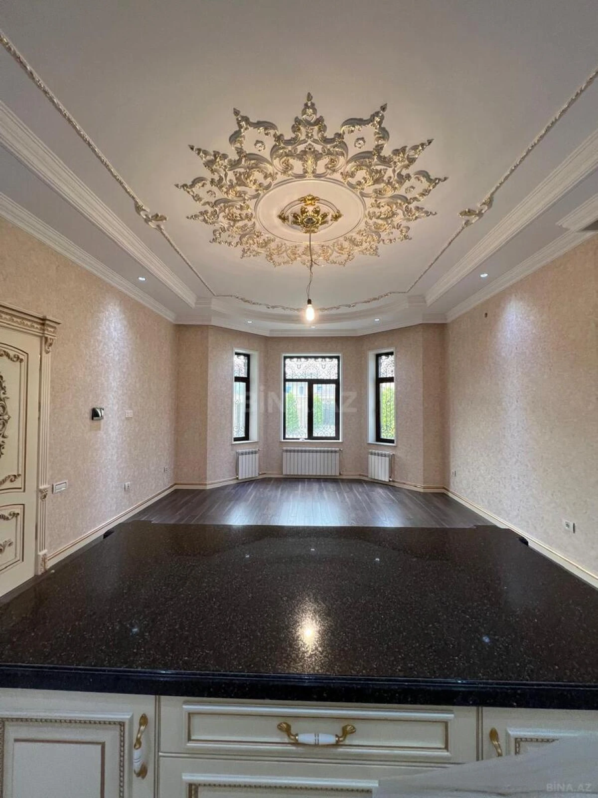 Satılır 7 otaqlı həyət evi 285 m²