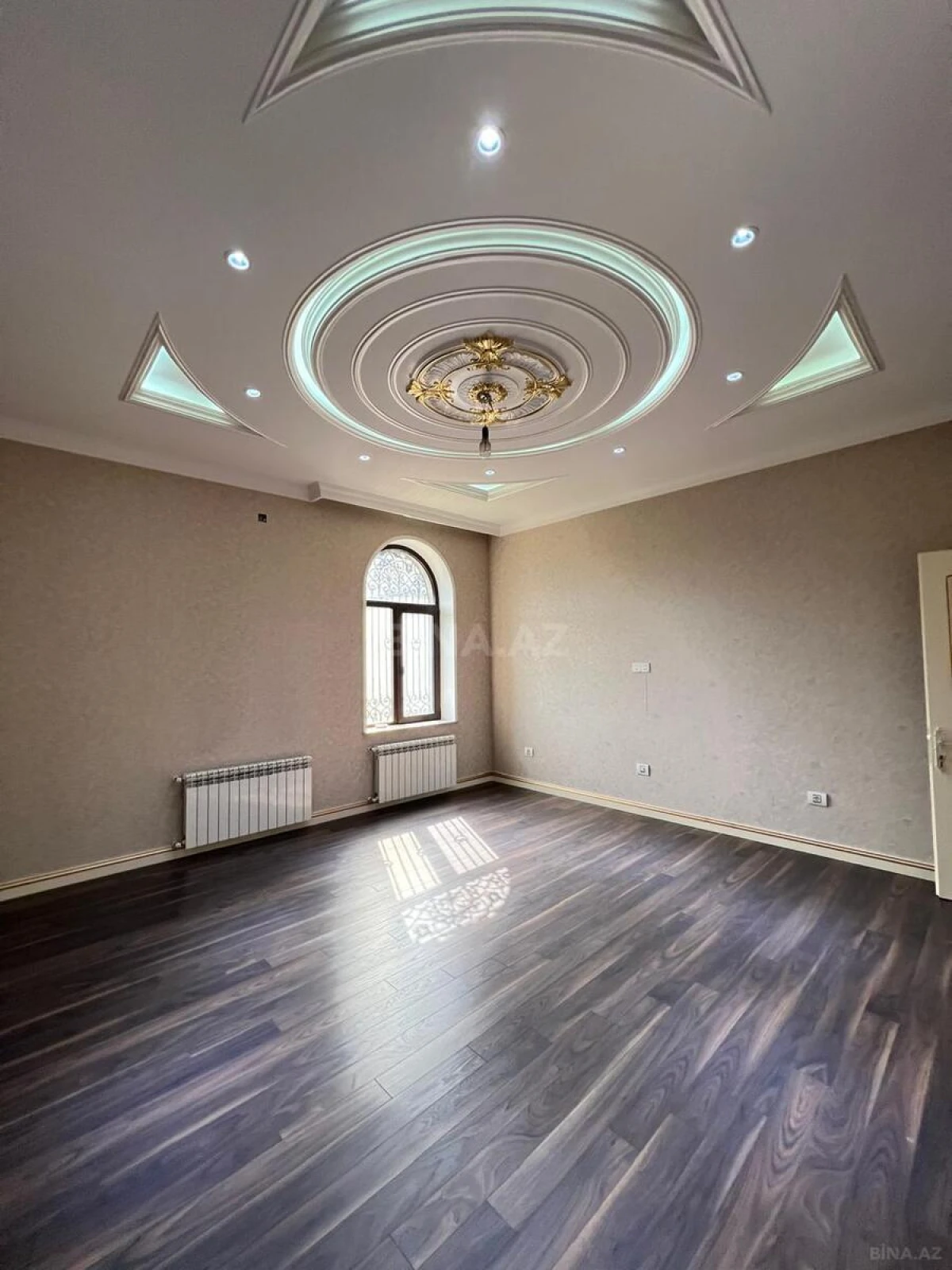 Satılır 7 otaqlı həyət evi 285 m²