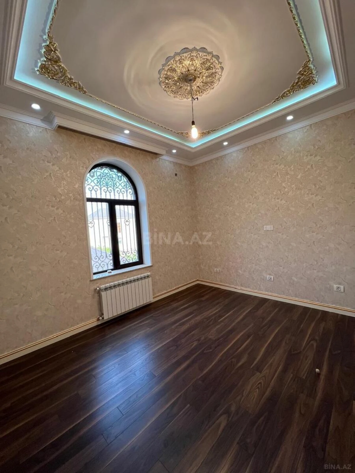 Satılır 7 otaqlı həyət evi 285 m²