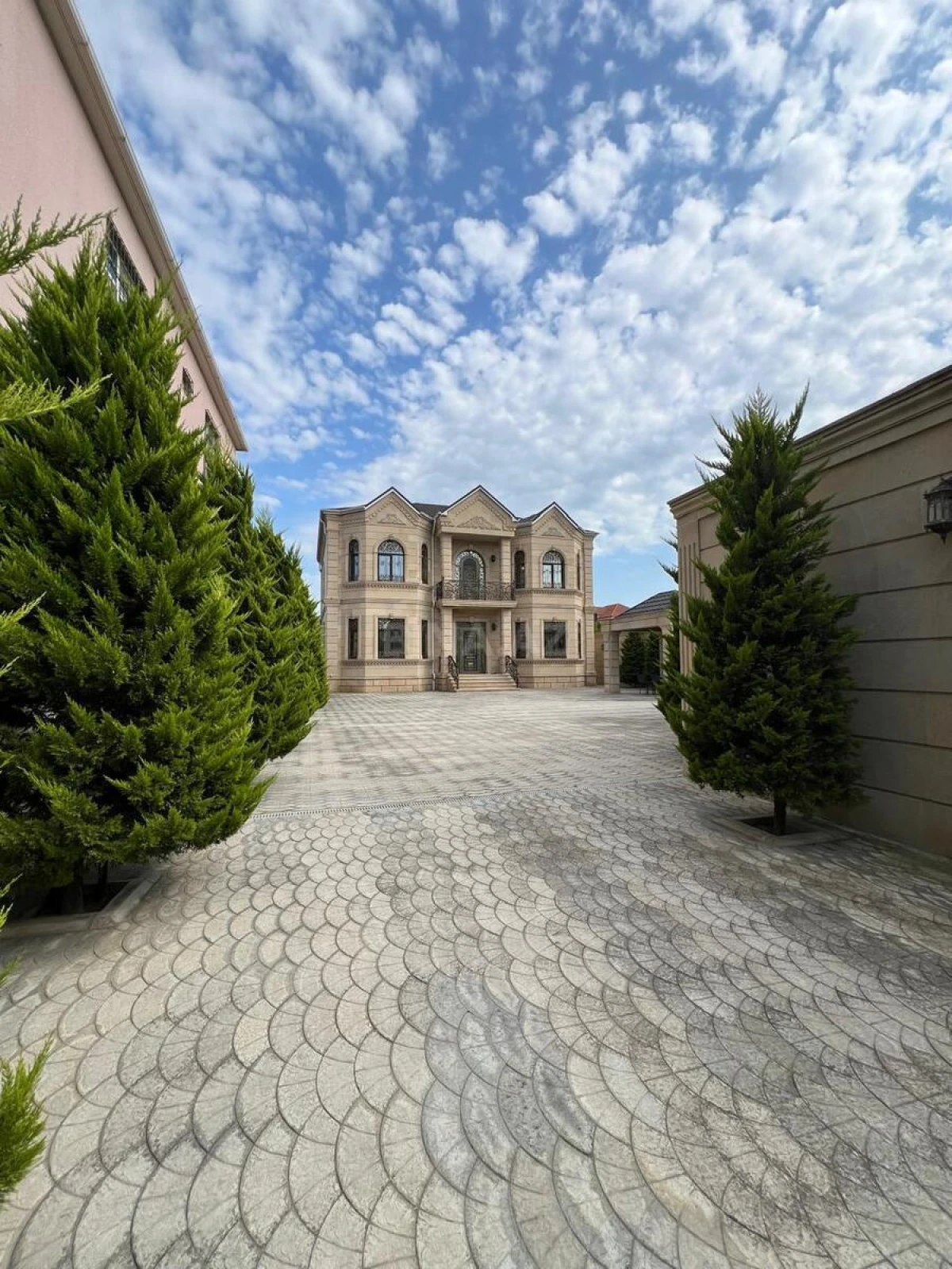 Satılır 7 otaqlı həyət evi 285 m²