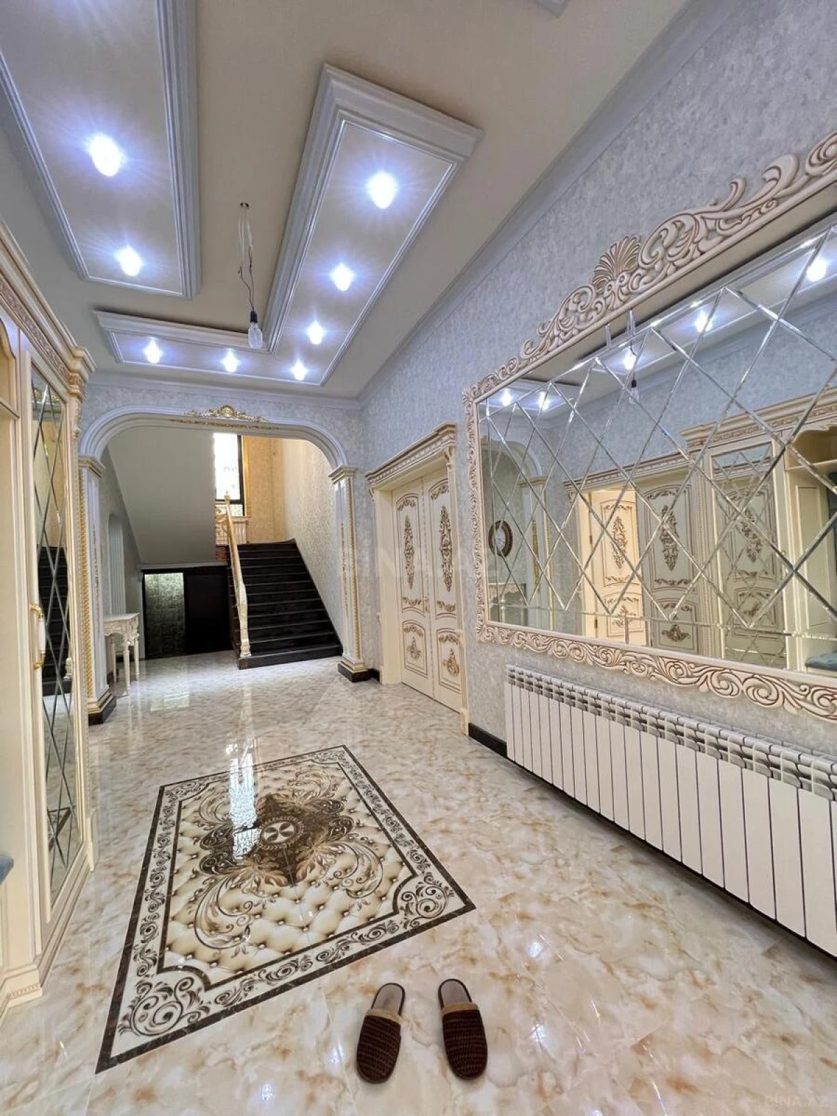 Satılır 7 otaqlı həyət evi 285 m²